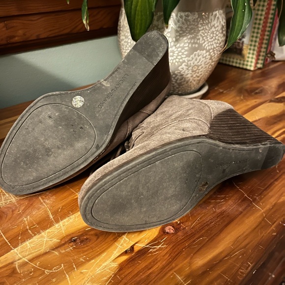 Lucky Brand grey size 7.5 suede heeled booties - Picture 3 of 5
